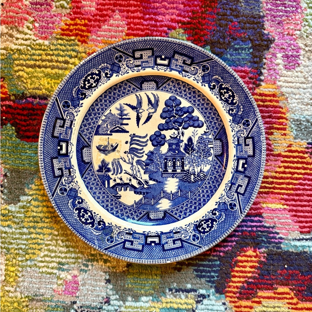 Antique 1911 Buffalo Pottery Blue Willow Luncheon Plate 9 1/4”W